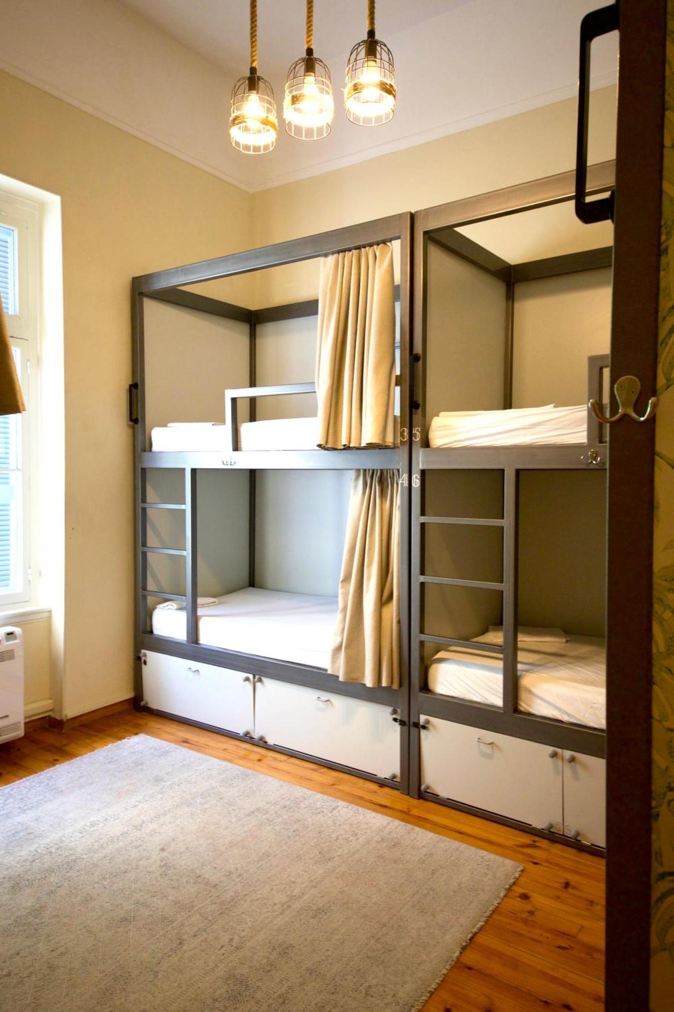 Cama en habitación compartida mixta de 10 camas